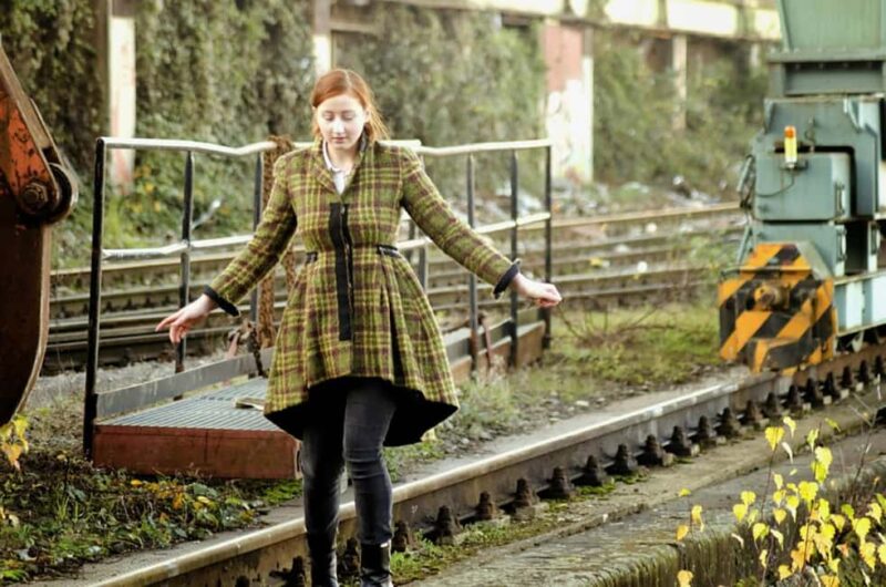 Private photo tour in Cologne  top spots & professional portraits - Assistance with Posing and Natural Image Composition