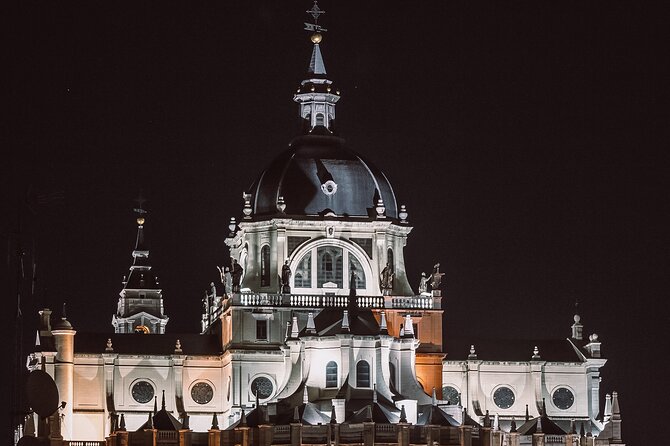 Private Photography Tour in Madrid with Personal Guide and Photographer - Discovering the Jardines de Sabatini