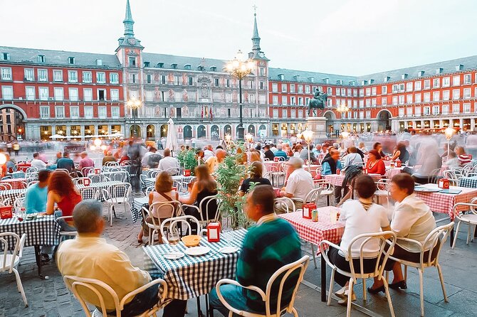 Private Photography Tour in Madrid with Personal Guide and Photographer - Capturing the Atmosphere in Plaza Mayor