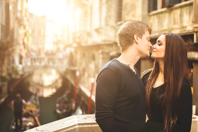 Private Photoshoot on Personal Gondola in Venice - Logistics and Practical Tips