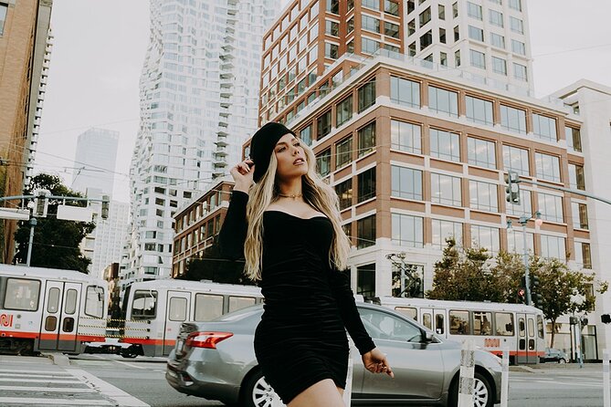 Private Professional Holiday Photoshoot in Seattle - The Best Spots in Seattle for Photo Sessions: Pike Place Market, Space Needle, and Olympic Sculpture Park