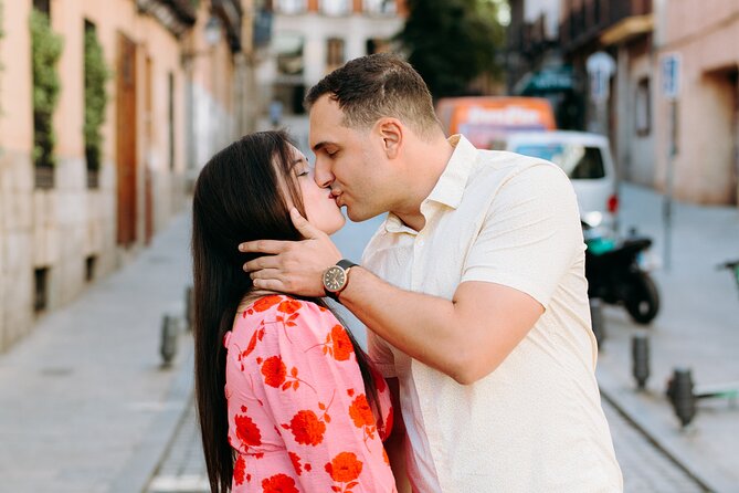 Private Professional Vacation Photoshoot in Madrid - High-Quality Photos and Delivery Timeline