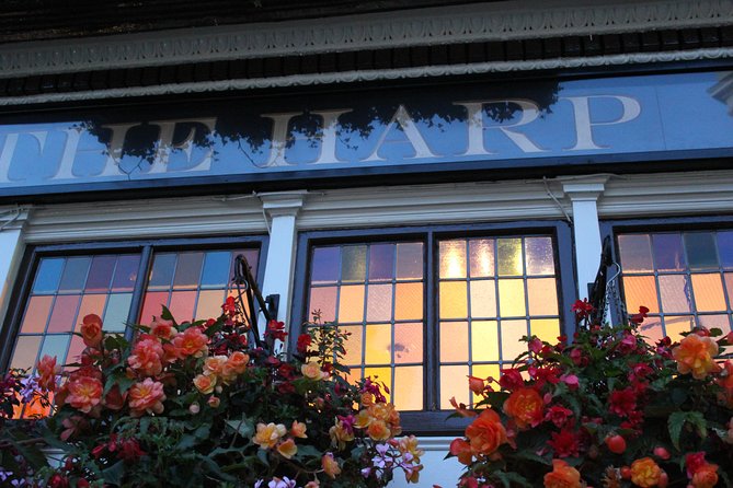 Private Pub Tour of Central London - Visiting Londons Only Split Pub: The Ship & Shovell