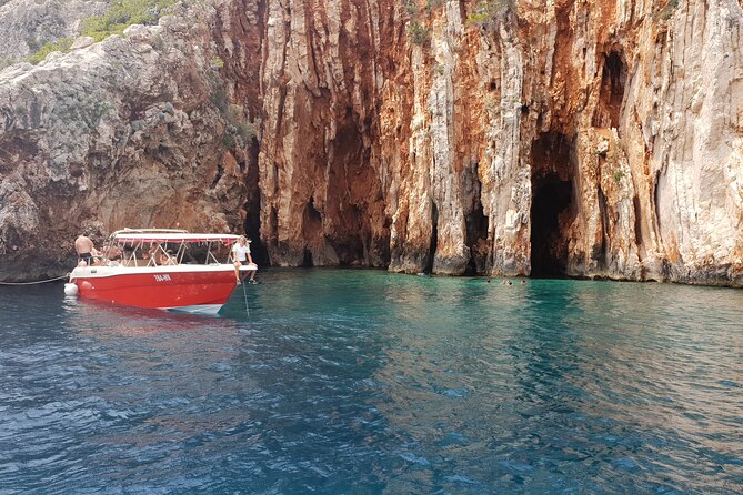 Private Red Rocks and Pakleni Islands beach hopping speedboat tour - Zarace Beaches: Cliffs, Snorkeling, and Serenity