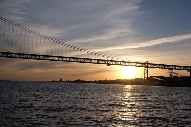 Private Relaxing Sunset Tour along the Tagus River - Enjoy a Private Sunset Sailing Experience Along the Tagus River