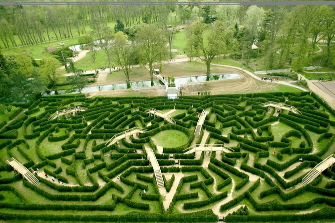 Private Return Transfer Thoiry Zoo Safari from Paris - Tour of Thoiry Castle and Renaissance Artifacts