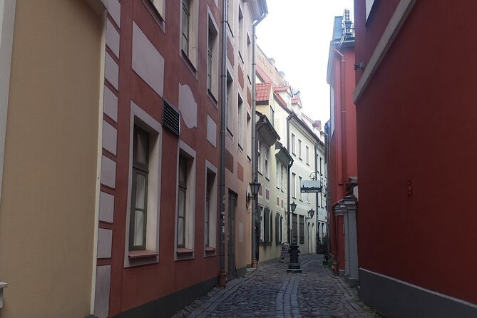 Private Riga Old Town Walking Tour - The Quirky Cat House and the Swedish Gate