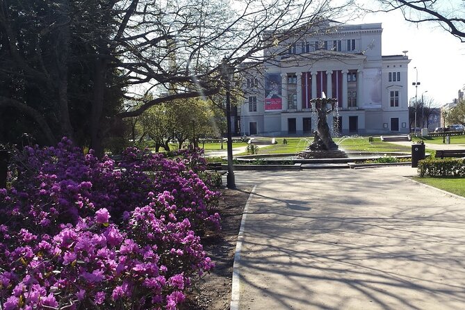 Private Riga Old Town Walking Tour - Latvia’s Independence and the Freedom Monument