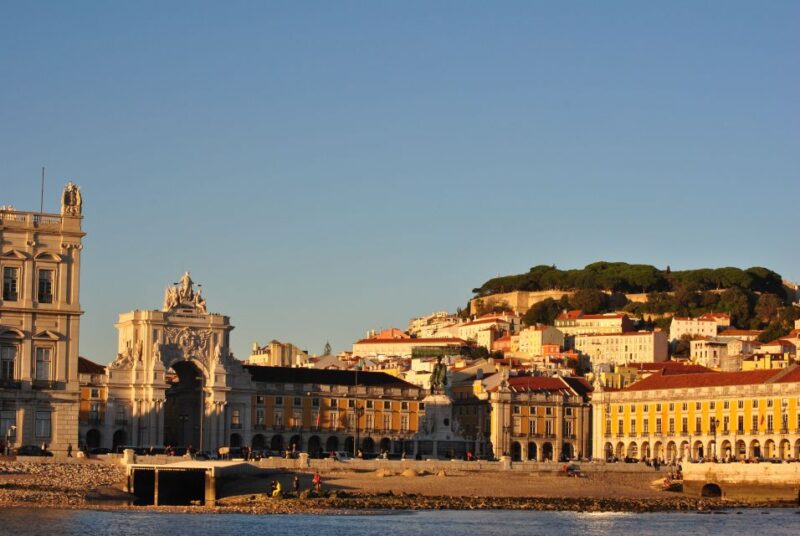 Private Romantic cruise with sparkling wine- 2-Hour- Lisbon - Logistics and Meeting Details
