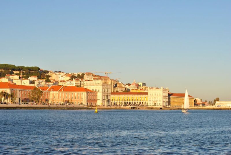 Private Romantic cruise with sparkling wine- 2-Hour- Lisbon - Who Will Find This Tour Most Enjoyable