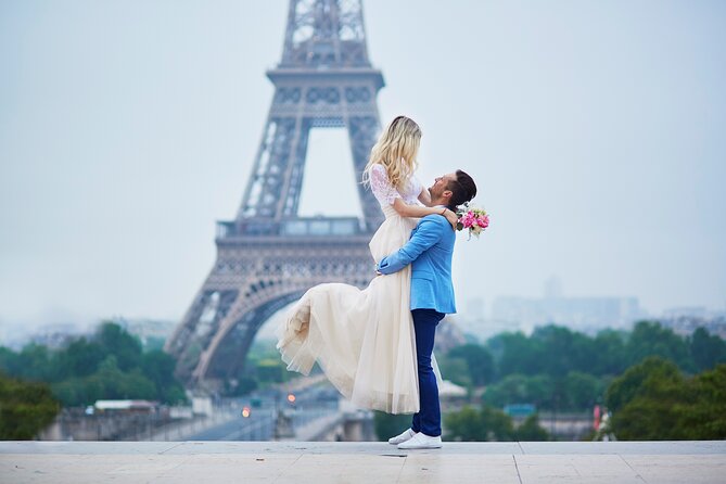 Private Romantic Photoshoot in Paris with Bouquet of Flowers - Capture Your Romantic Moment in Paris with a Private Photoshoot and Bouquet
