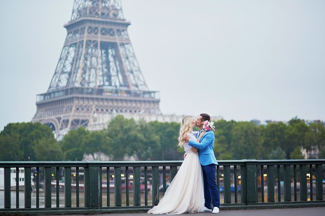 Private Romantic Photoshoot in Paris with Bouquet of Flowers - Meeting Point and Logistics in the Heart of Paris