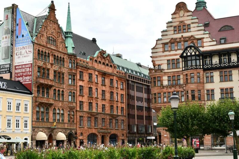 Private Romantic Walking Tour of Malmo with Castle and Park - Relaxing in Kungsparken, the City’s Most Romantic Green Space
