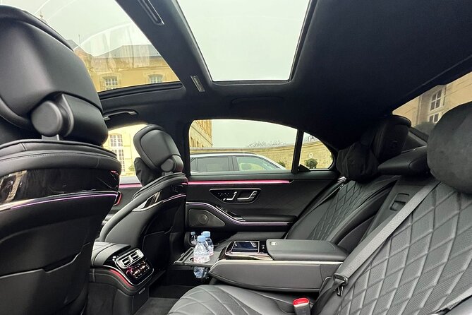 Private round trip transfer from/to Paris airports - The Experience: Professional Drivers and Reliable Service