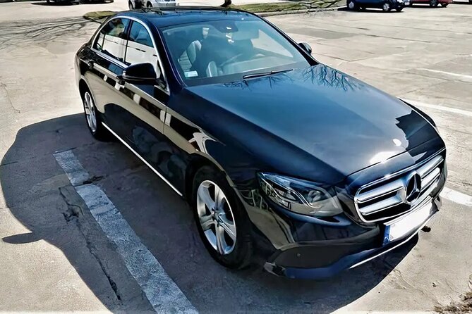 Private Round-Trip Transfer: Warsaw Chopin Airport (WAW) - Convenient and Reliable Airport Transfers in Warsaw