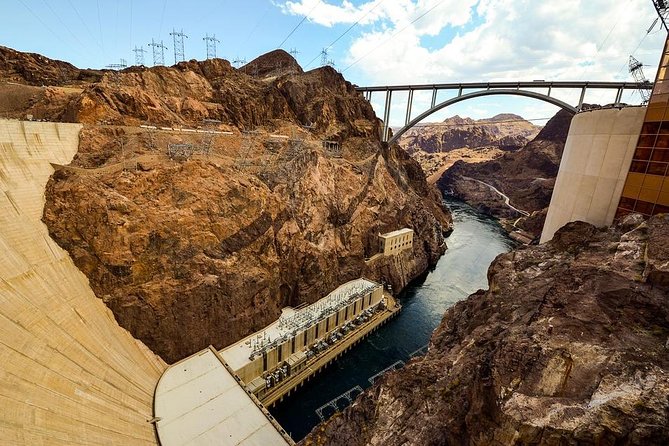 Private roundtrip from Las Vegas to Hoover Dam by SUV - 3.5 hrs - Comparing This Tour to Other Options