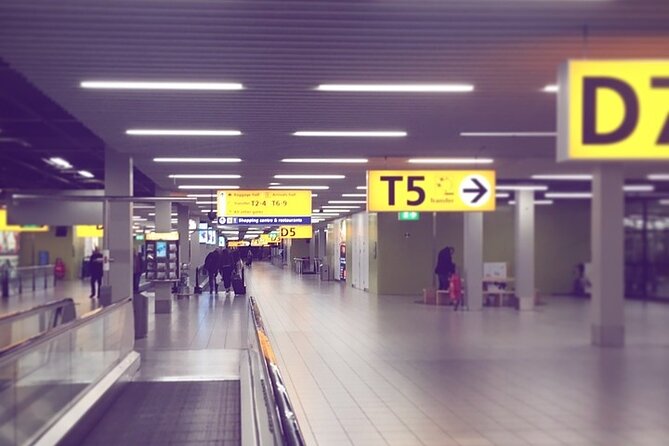 Private roundtrip transfer Schiphol Airport - Amsterdam - Easy Pickup Inside Schiphol Airport at the Arrival Halls