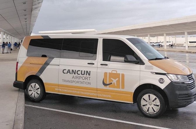 Private Roundtrip Transportation from CUN to Boulevard Kukulcan - Top-rated Drivers Make a Difference