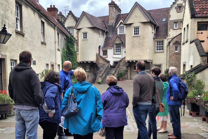 Private Royal Mile walking tour - Discover the history of our most famous street - Starting at Dynamic Earth: The Meeting Point
