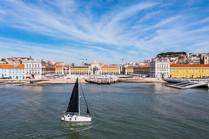 Private sailboat tour in Lisbon - Key Points