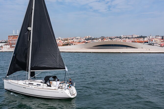 Private sailboat tour in Lisbon - Contemporary Art and Architecture with MAAT