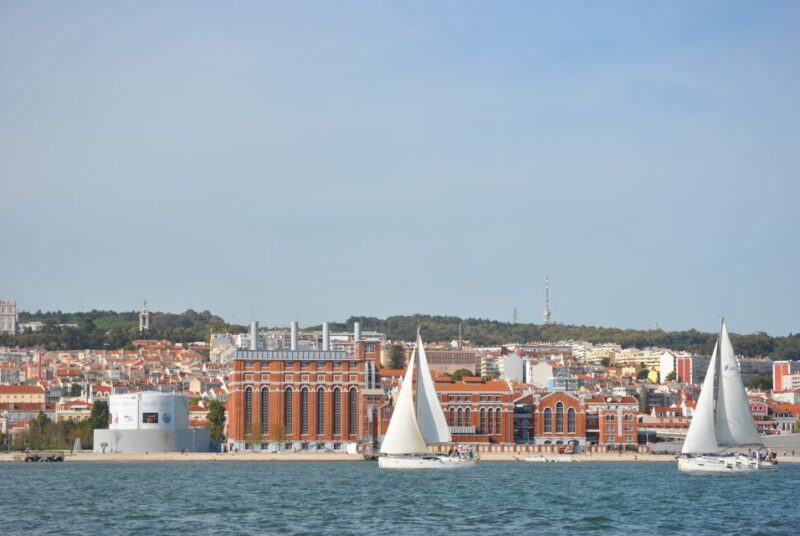 Private Sailing Boat Tour Lisbon with a drink: 2 to 8 Hours - Key Points