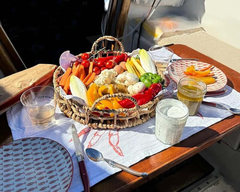 Private sailing excursion & Provençal picnic - Key Points
