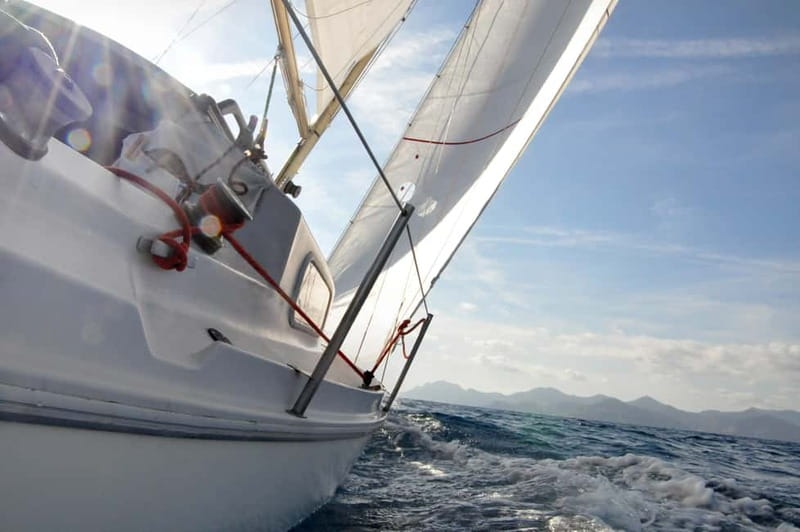 Private sailing excursion & Provençal picnic - Participating in Boat Maneuvers for Adventure Enthusiasts