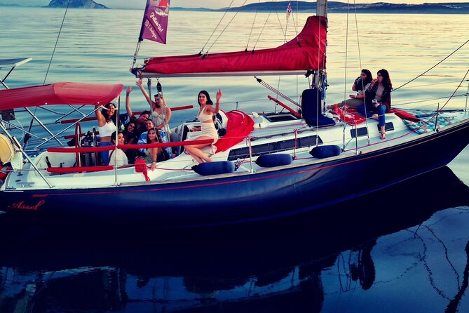 Private sailing tour in Sotogrande plus ideal drink groups of 8 - The Meeting Point and Ease of Access in Sotogrande