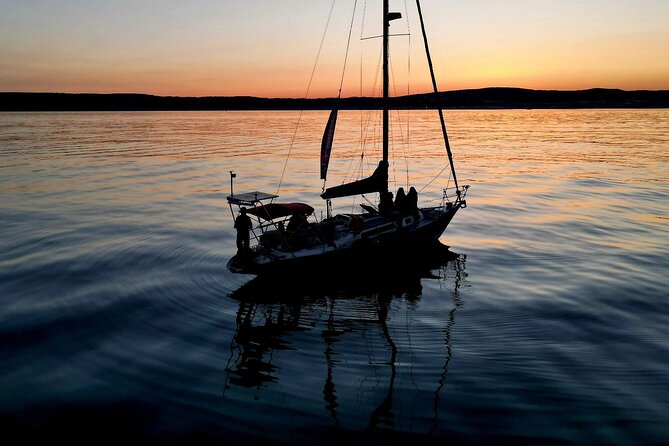 Private sailing tour in Sotogrande plus ideal drink groups of 8 - Snacks, Drinks, and the Crew’s Role