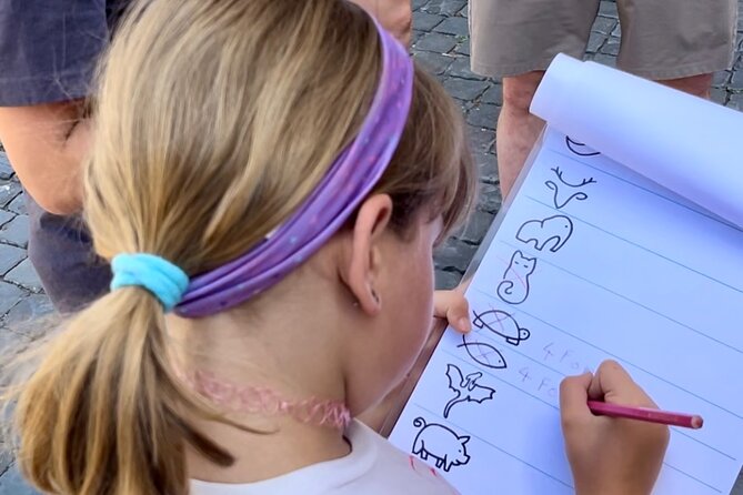 Private Scavenger Hunt Art Lab for FamiliesWith Romes Landmarks - Starting at Piazza della Minerva in Rome