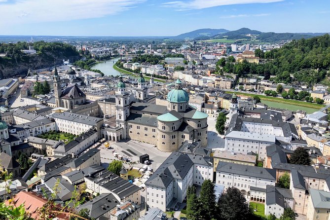 Private Scenic Transfer from Prague to Salzburg with 4h of Sightseeing - Key Points