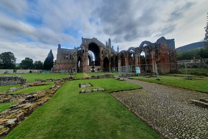Private Scottish Border Day Tour - Dryburgh Abbey: Ruins in a Picturesque Setting