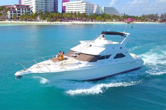 Private SeaRay 47ft Yacht Rental Cancun 23P6 - Snorkeling and Onboard Amenities