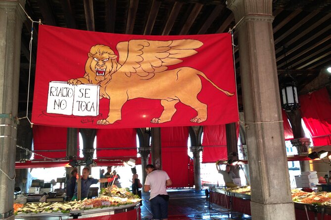 Private Secret Venice Tour; Rialto Market, San Polo & Food and Wine tasting - Visiting the Rialto Fish and Vegetable Market