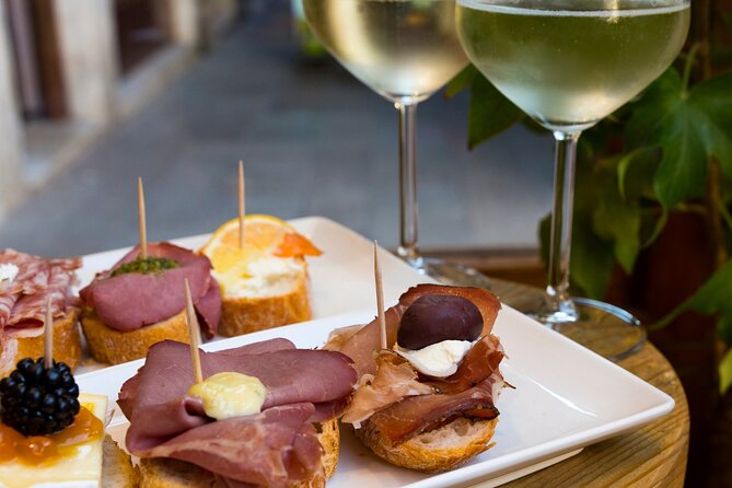 Private Secret Venice Tour; Rialto Market, San Polo & Food and Wine tasting - Views of the Grand Canal from Key Locations