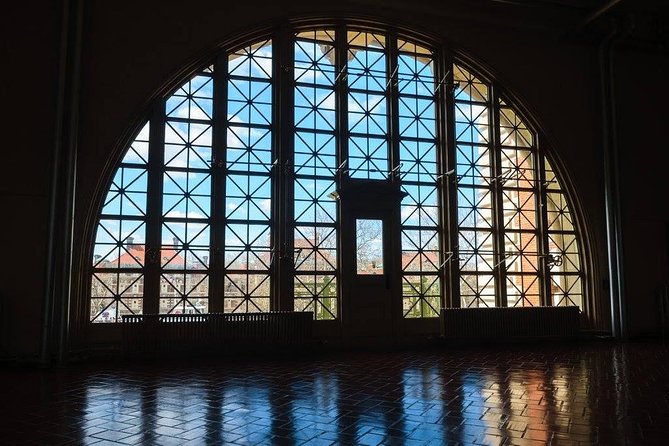 Private September 11 Memorial, Downtown Wall Street Tour - Fraunces Tavern and Delmonico’s: Historic Restaurants