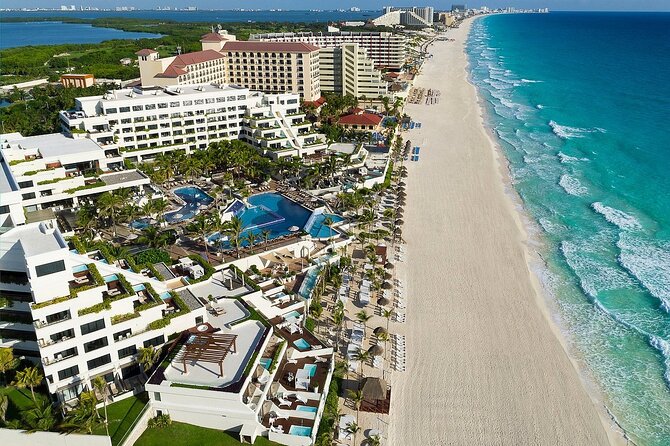 Private Shuttle in Cancun Airport and Now Emerald Cancun - Efficient and Personalized Airport Transfers in Cancun for Up to 5 Passengers