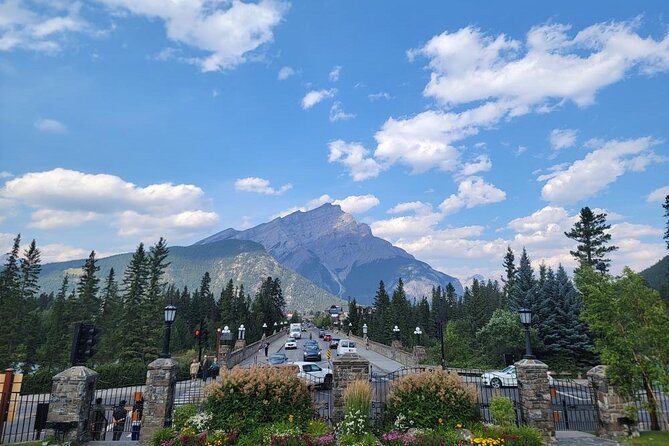 Private Shuttle Service across Calgary & the Rockies - Comparing This Shuttle to Other Rockies Transfers