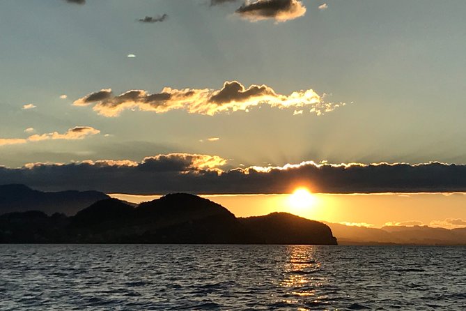 Private Sightseeing Boat Trip on Lake Thun, Interlaken - The Pizza and Beer Experience: Freshly Picked from the Dock