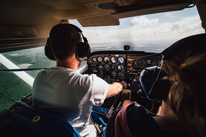 Private Sightseeing Flight above Cologne - The Airplane and Flight Experience