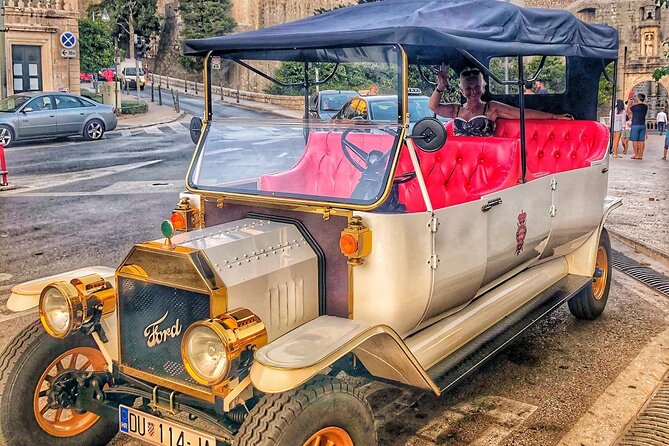 Private Sightseeing Tour in Dubrovnik with a Classic Old Car - Visiting the Croatian War Memorial at Domovinski Rat