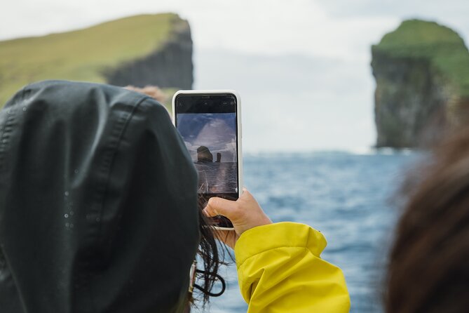Private Sightseeing Tour with Local Skipper to Vágar Area - The Guides Role in Enhancing the Experience
