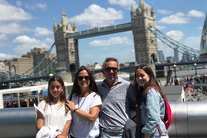 Private Skip-the-Line Tower of London Tour with Lunch - Exploring the Roman Walls and Ancient Boundaries