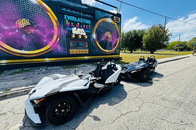 Private Slingshot Rental in Miami - The Experience of Nighttime Driving and City Lights