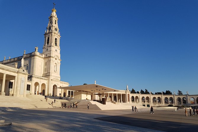 Private Small Groups Tour Fátima Full Day - Key Points