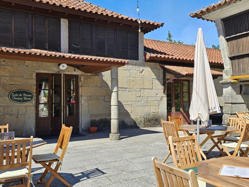 Private Sommelier Tour (Verde e Douro): 3 Wineries and Lunch - Key Points