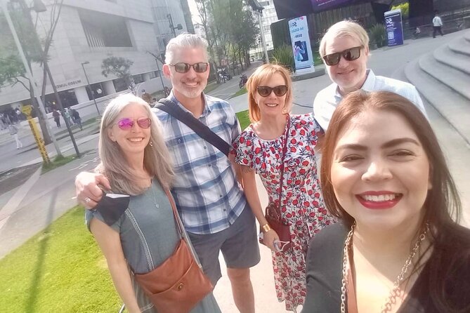 Private Soumaya Museum Tour - About the Guide: Knowledge and Enthusiasm