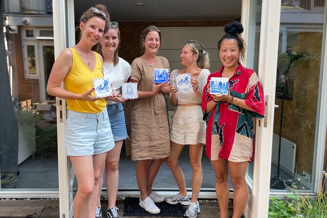 Private Souvenir Creation in Dutch Delft Blue from Netherlands - The Guide: Liesje’s Warm and Knowledgeable Approach