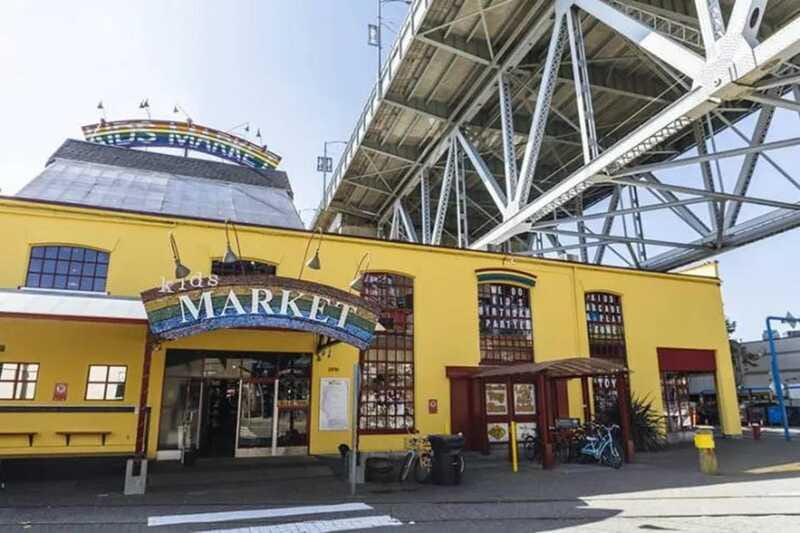 Private Special Vancouver Tour for Kids - Lunch and Shopping at Granville Island